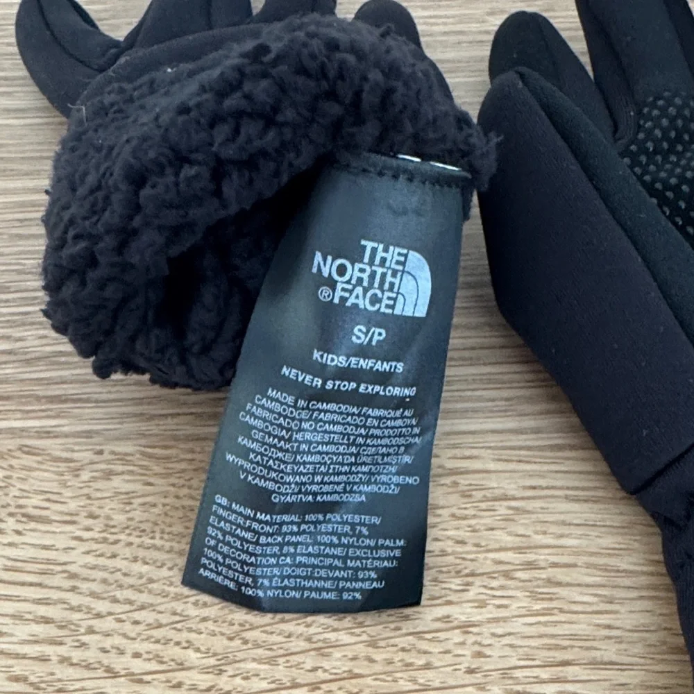 The North Face Kids Fleece-Lined Black Winter Gloves, NWOT